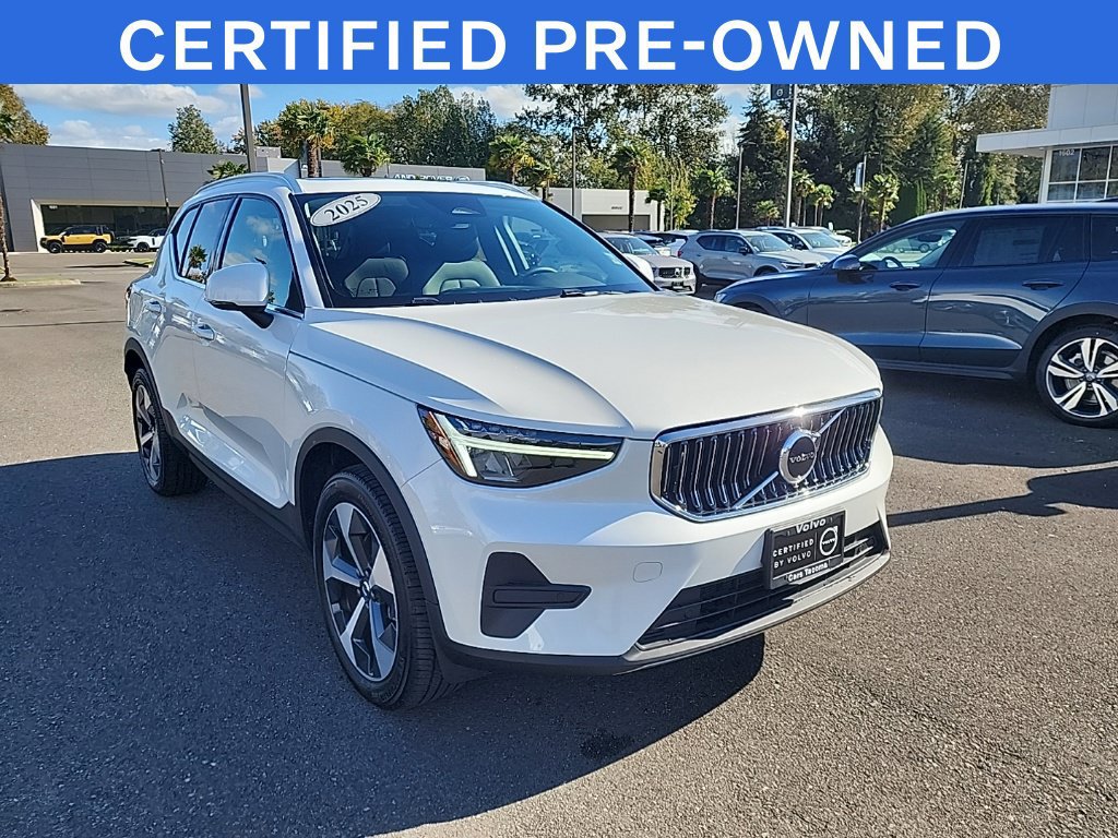 Used 2025 Volvo XC40 B5 Core w/ Protection Package Premier AWD/4WD image 6