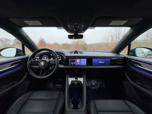 Used 2024 Porsche Macan 4 Electric image 22