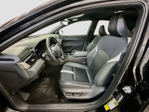 Used 2025 Toyota Camry SE FWD image 13
