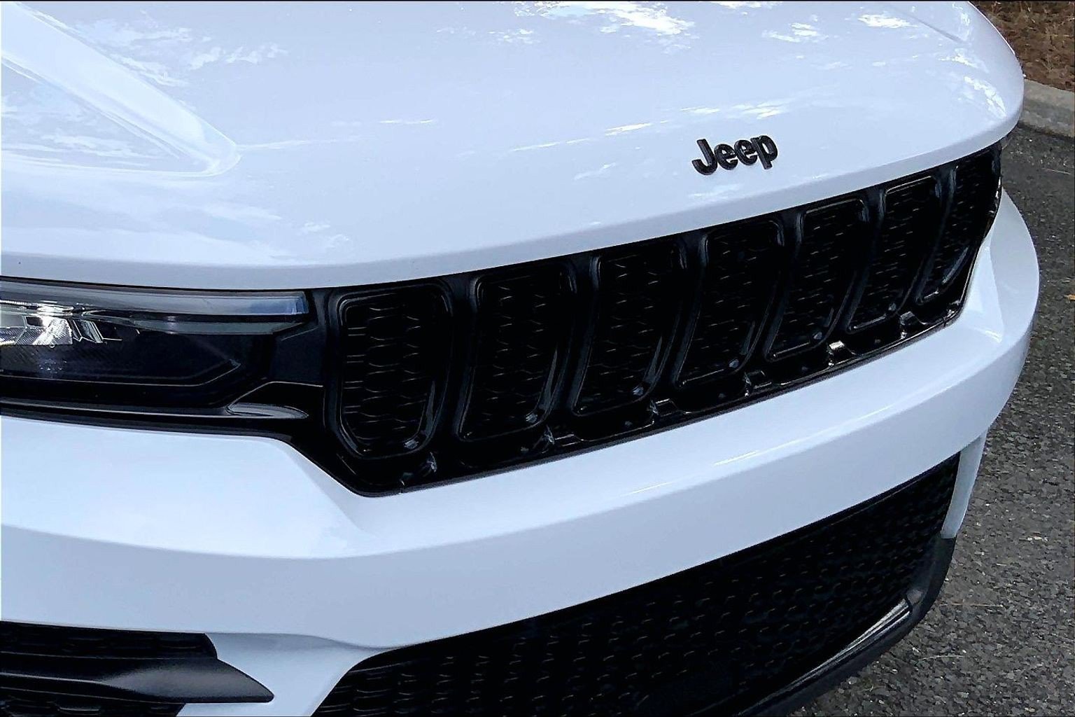 Certified 2024 Jeep Grand Cherokee Altitude AWD/4WD image 28