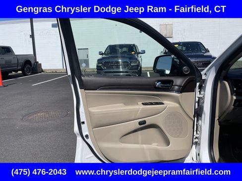Used 2019 Jeep Grand Cherokee Overland AWD/4WD image 34