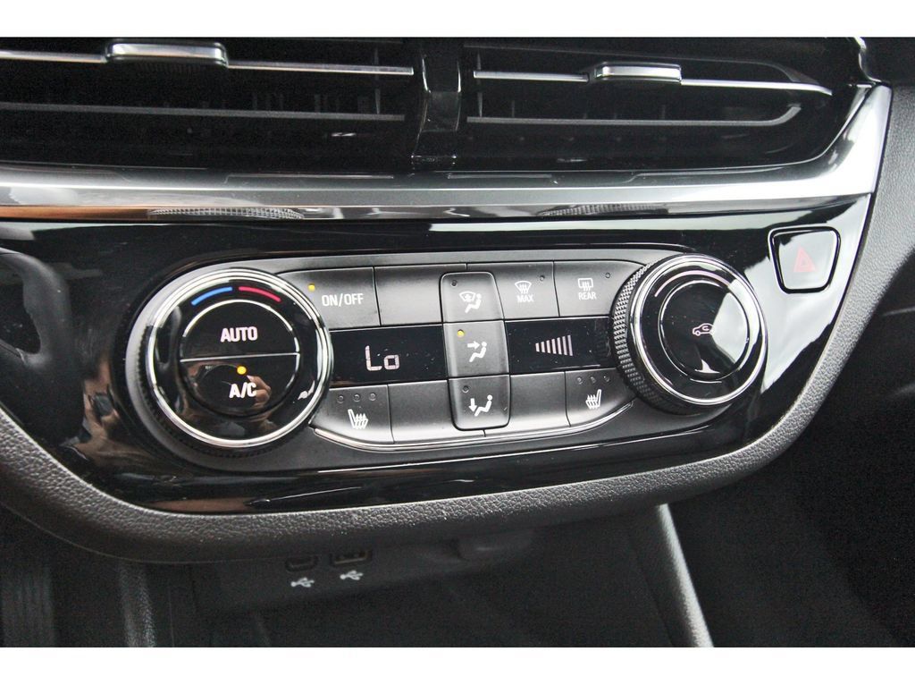Used 2025 Buick Envista Sport Touring w/ Convenience I Package FWD image 23