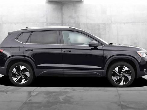 Used 2025 Volkswagen Taos SE AWD/4WD image 5