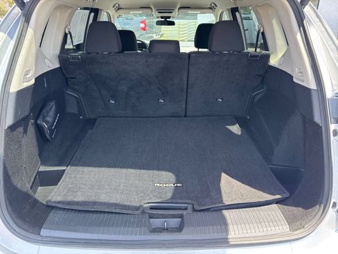 Used 2025 Nissan Rogue SV FWD image 33