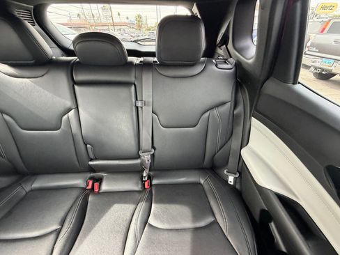 Used 2025 Jeep Compass Limited image 38