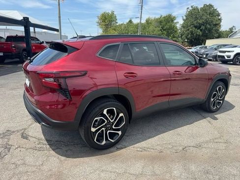 Used 2025 Chevrolet Trax RS w/ Sunroof Package FWD image 6