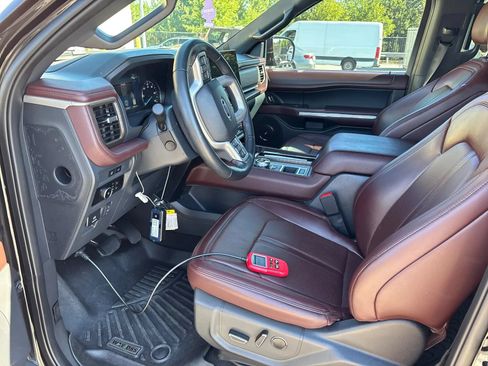 Used 2024 Ford Expedition Max Limited RWD image 4