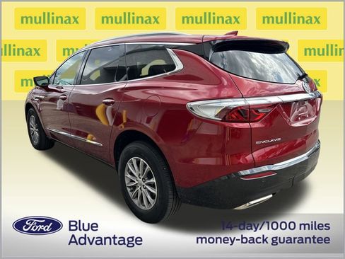 Used 2023 Buick Enclave Essence image 3