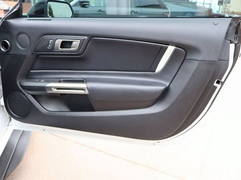 Used 2021 Ford Mustang Shelby GT500 w/ Technology Package RWD image 11