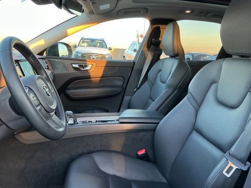 Used 2022 Volvo XC60 B5 Momentum w/ Advanced Package image 12