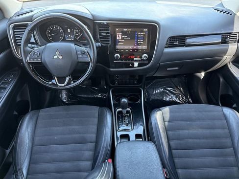 Used 2020 Mitsubishi Outlander SE image 19