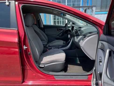 Used 2015 Hyundai Elantra SE image 12