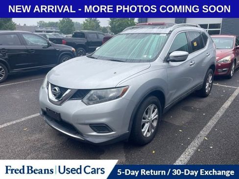 Used 2016 Nissan Rogue SV w/ SV Moonroof Package AWD/4WD image 3