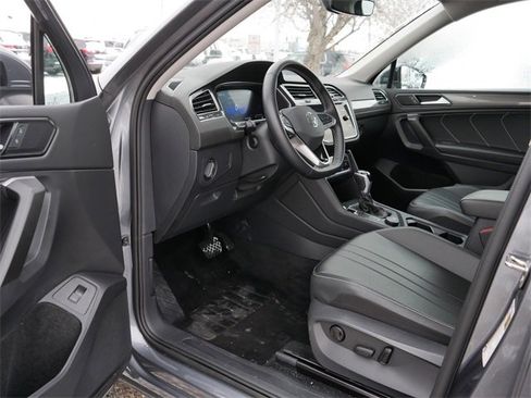 Certified 2024 Volkswagen Tiguan SE image 12