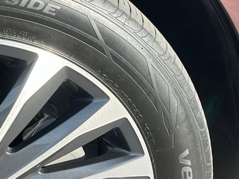 Used 2024 Hyundai Palisade Calligraphy image 9