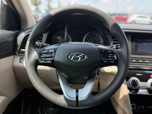 Used 2019 Hyundai Elantra SE FWD image 24