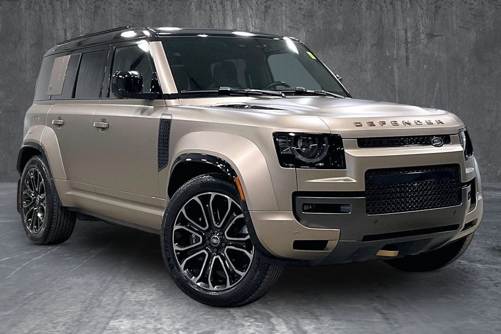 Used 2025 Land Rover Defender 110 AWD/4WD image 3