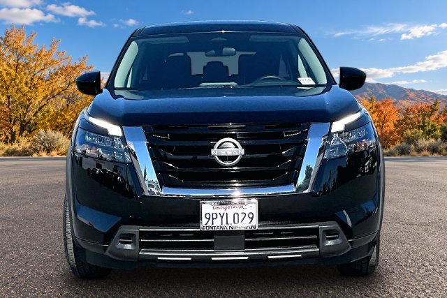 Used 2024 Nissan Pathfinder S w/ Cargo Package FWD image 2