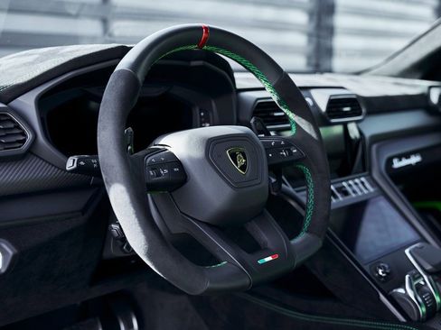 Used 2024 Lamborghini Urus Performante image 47