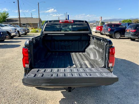 Used 2025 Chevrolet Colorado Z71 AWD/4WD image 17