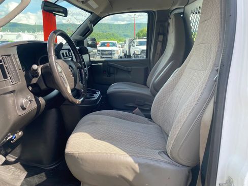 Used 2016 Chevrolet Express 2500 Extended RWD image 9