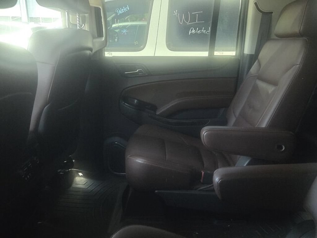 Used 2015 Chevrolet Suburban LTZ RWD image 4