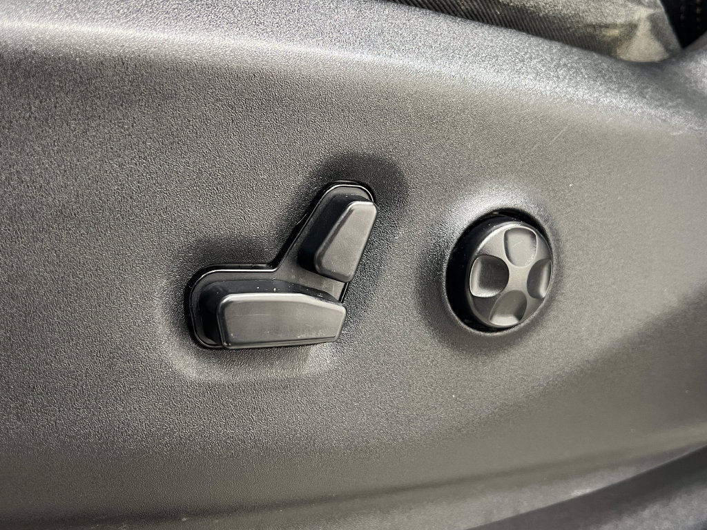 Used 2018 Chrysler Pacifica Touring-L FWD image 15