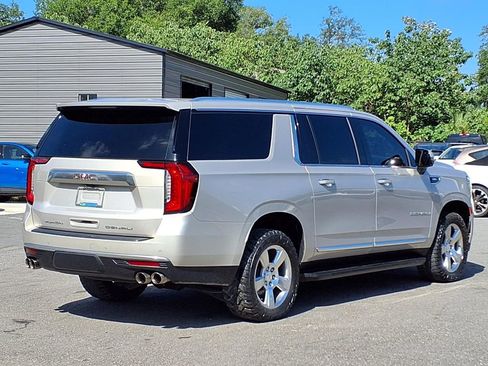 Used 2022 GMC Yukon XL Denali w/ Advanced Technology Package AWD/4WD image 7