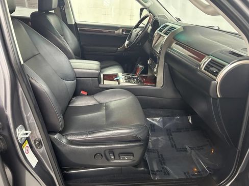 Used 2017 Lexus GX 460 Luxury w/ Preferred Accessory Package AWD/4WD image 13