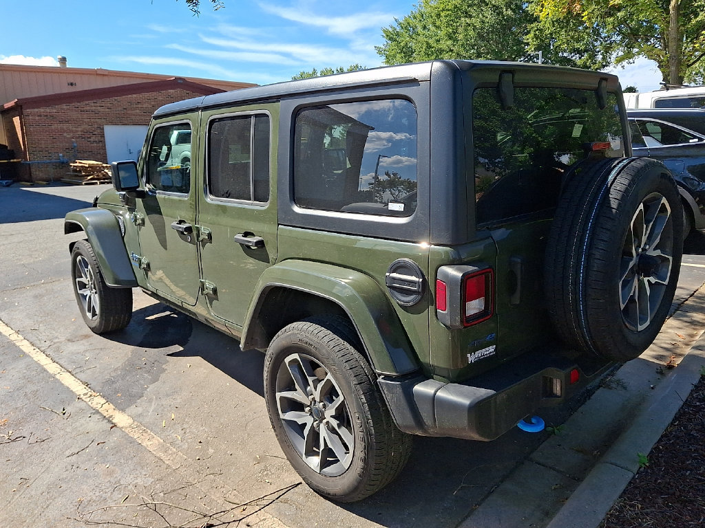 Used 2024 Jeep Wrangler Unlimited w/ Convenience Group AWD/4WD image 7