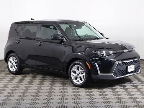 Used 2025 Kia Soul LX w/ LX Technology Package FWD image 47