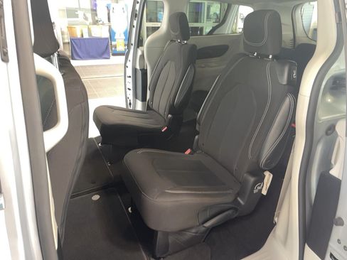Used 2023 Chrysler Voyager LX FWD image 28