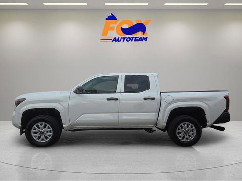 Used 2026 Toyota Tacoma SR AWD/4WD image 2