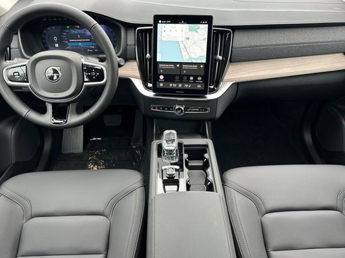 New 2025 Volvo XC90 B6 Core image 11