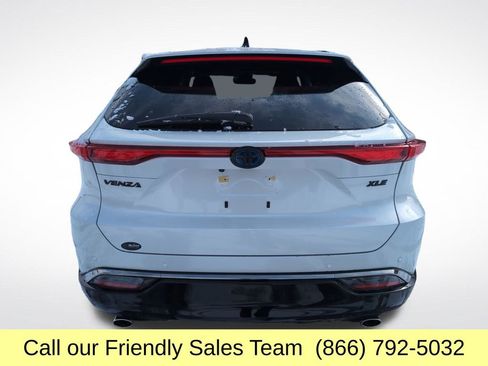 Used 2023 Toyota Venza Nightshade image 5