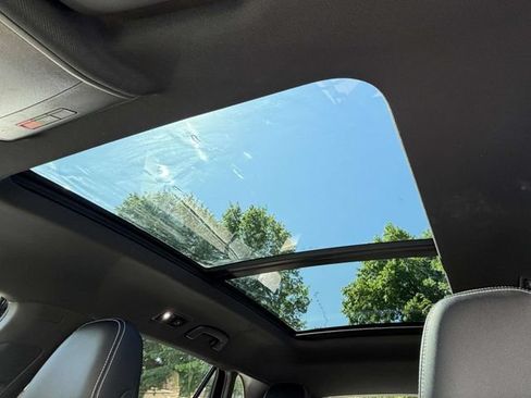 Certified 2023 Volkswagen Atlas Cross Sport SE w/ Panoramic Sunroof Package AWD/4WD image 22