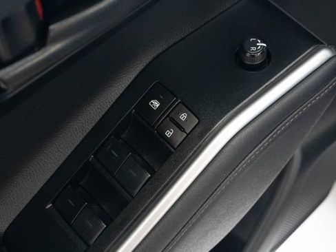 Used 2023 Toyota Highlander LE FWD image 15