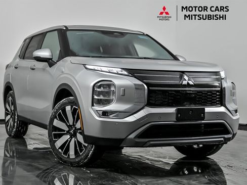 New 2026 Mitsubishi Outlander SE image 1