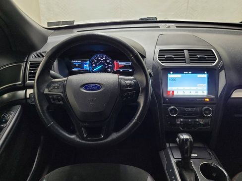 Used 2018 Ford Explorer XLT w/ Equipment Group 202A AWD/4WD image 22