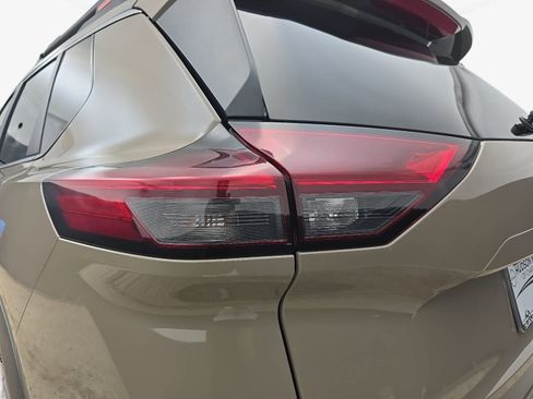Used 2025 Nissan Rogue SV AWD/4WD image 31