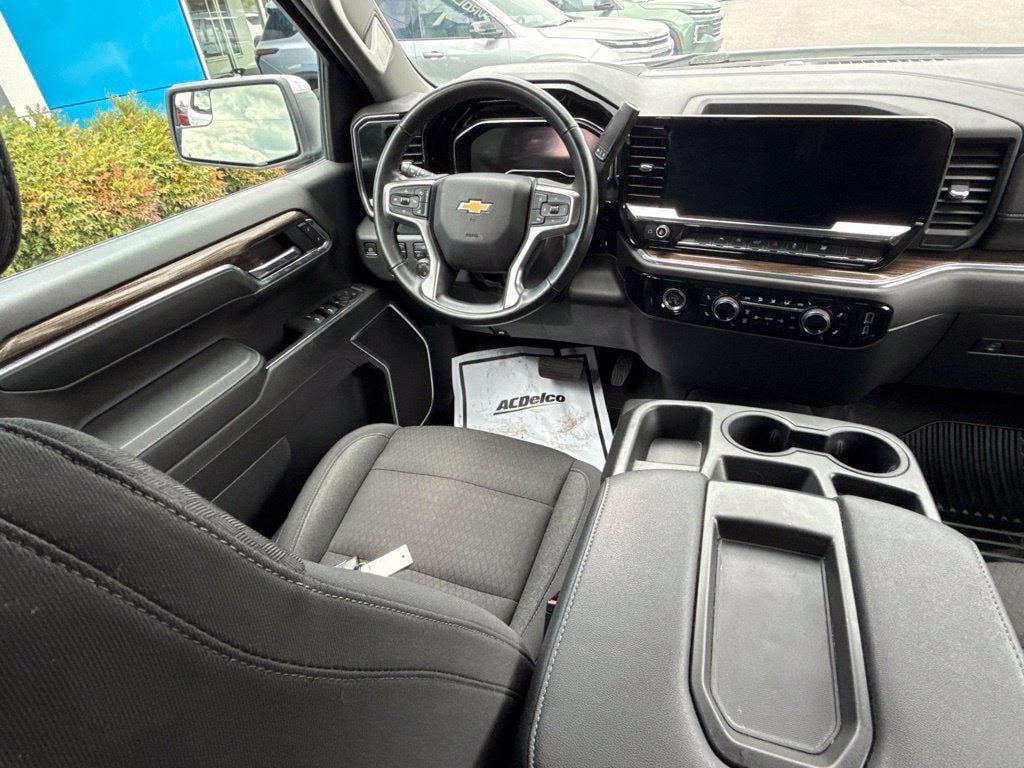Used 2024 Chevrolet Silverado 1500 LT AWD/4WD image 14