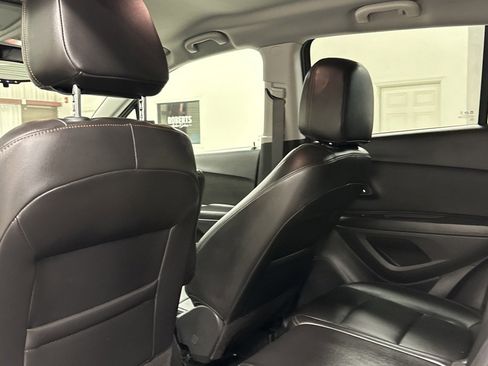 Used 2022 Chevrolet Trax LT w/ Redline Edition image 19