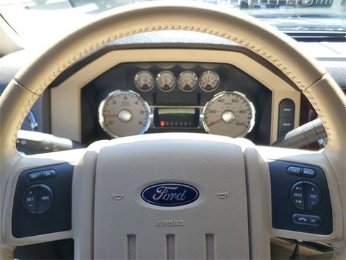 Used 2010 Ford F250 Lariat image 18