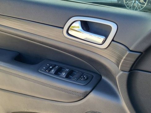 Used 2020 Jeep Grand Cherokee Laredo w/ Laredo X Package image 19