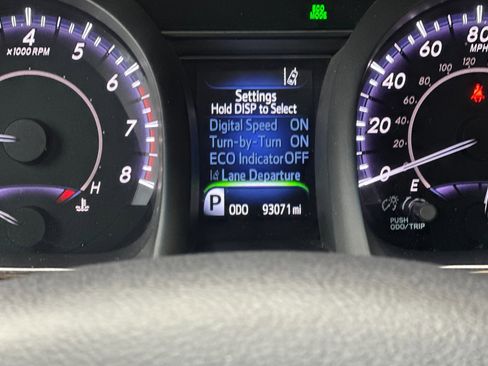 Used 2016 Toyota Avalon Limited w/ Toyota Safety Sense Package image 19