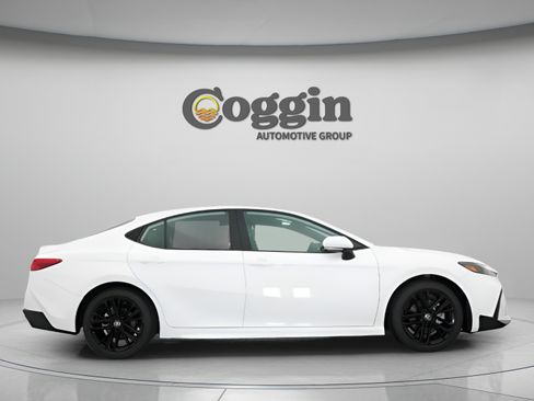 Used 2026 Toyota Camry SE w/ Multimedia Upgrade Package FWD image 27