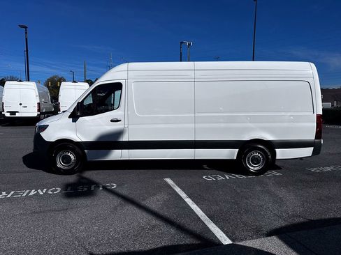 Used 2025 Mercedes-Benz Sprinter 2500 image 7