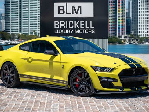 Used 2021 Ford Mustang Shelby GT500 w/ Carbon Fiber Track Pack RWD image 1