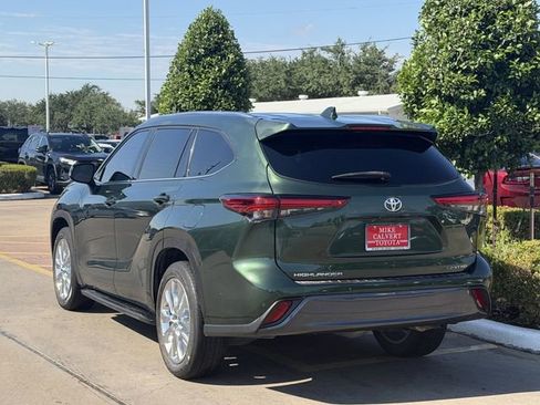 Used 2023 Toyota Highlander Limited FWD image 5