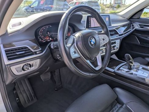 Used 2022 BMW 740i w/ Premium Package RWD image 10